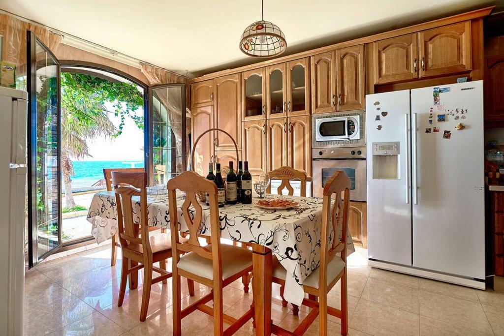 Casa De Sueno En La Playa Villa Adra Bagian luar foto
