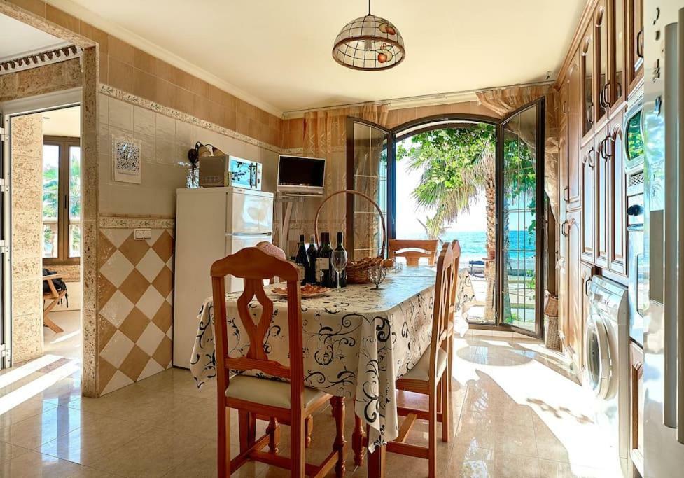 Casa De Sueno En La Playa Villa Adra Bagian luar foto